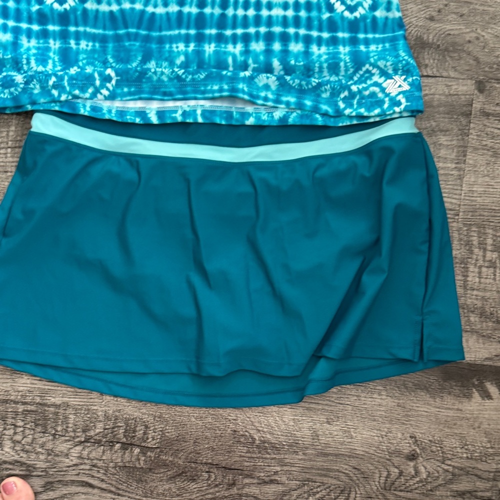 ZeroXposur Teal & Aqua Tie-Dye Tankini with Skort - Picture 6 of 8
